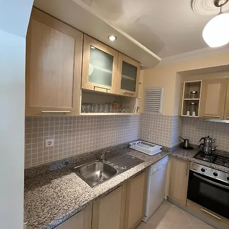 Botanic Gardens Sitesi Lily5 منتزه العطل دالامان