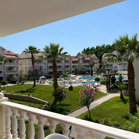 Botanic Gardens Sitesi Lily5 منتزه العطل