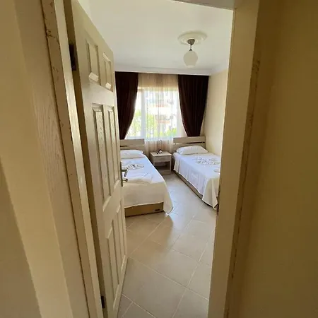 Botanic Gardens Sitesi Lily5 منتزه العطل دالامان